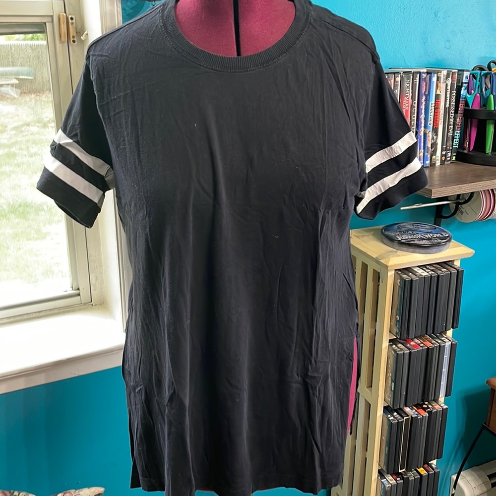 Black tunic tee